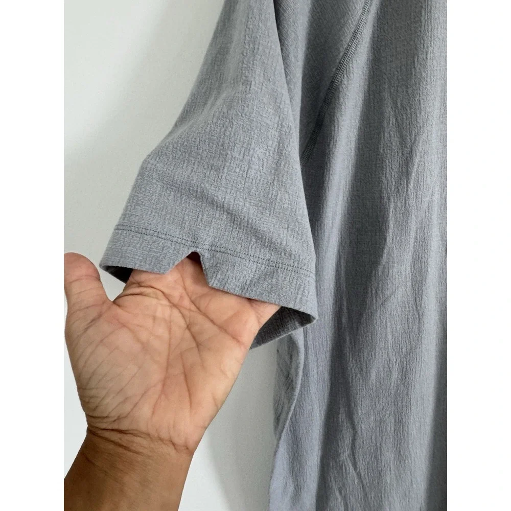 Lululemon Light Gray Lightweight Short Sleeve Activewear‎ Shirt Men's Size L